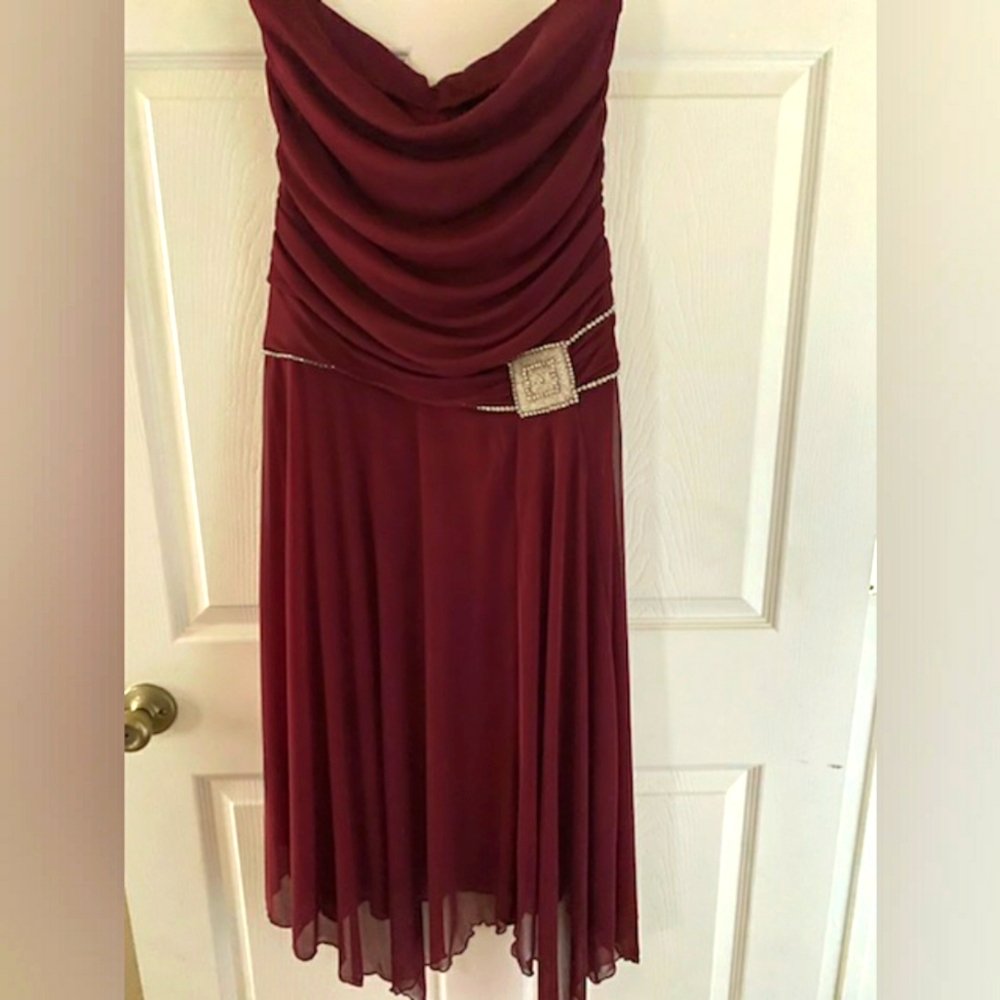 Women's Burgundy Bridesmaid, Prom,  Quinceanera, or Special Occasion Dress